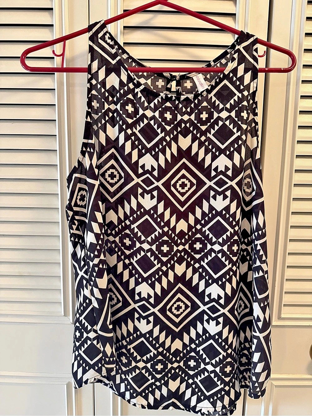 Xhilaration Geometric Long Sleeve Blouse in Black & White, Medium